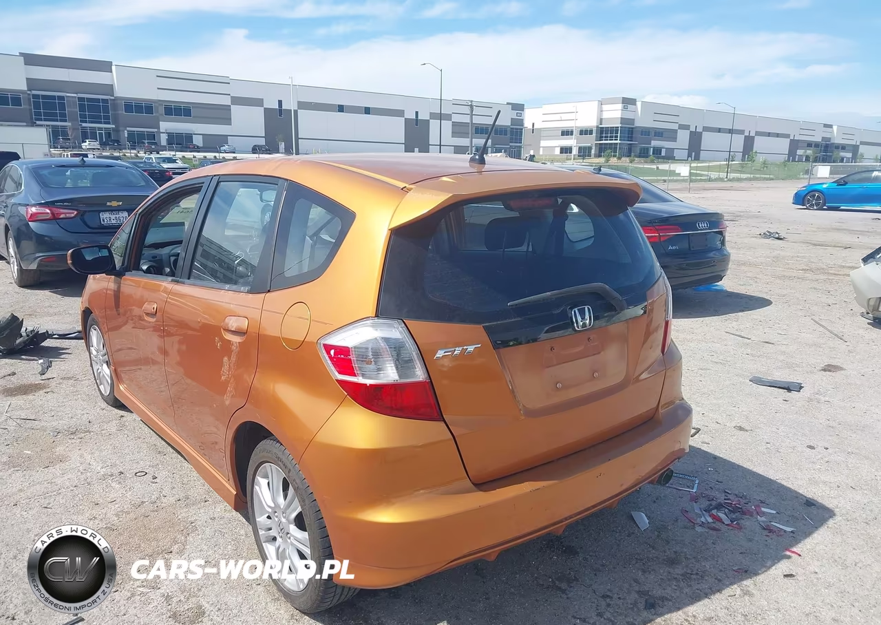 2010 Honda Fit Sport VIN:JHMGE8H48AS000936 - 3