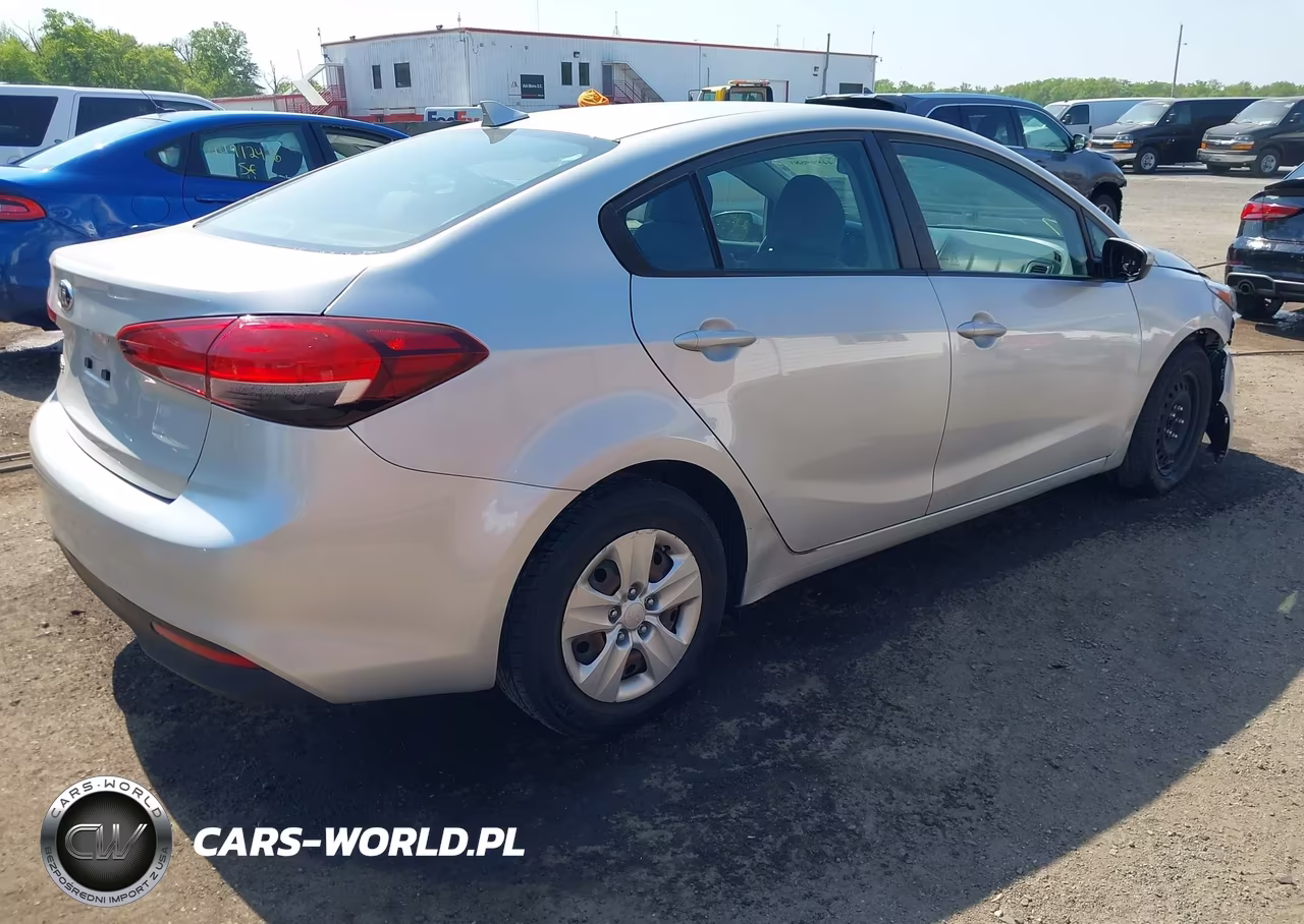 2018 Kia Forte Lx VIN:3KPFK4A70JE233991 - 4