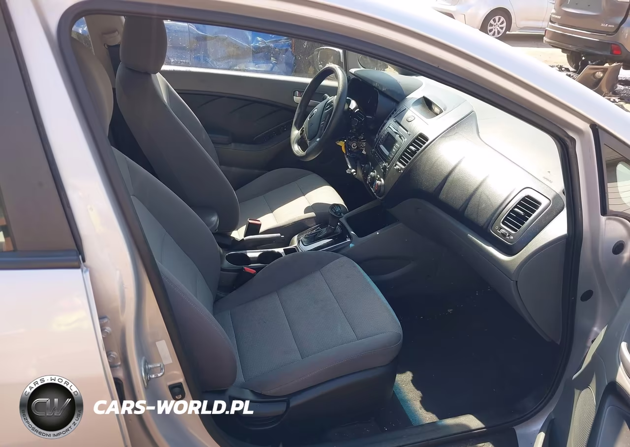 2018 Kia Forte Lx VIN:3KPFK4A70JE233991 - 5