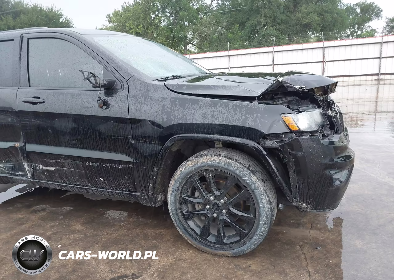2017 Jeep Grand Cherokee Altitude 4X4 VIN:1C4RJFAG9HC814886 - 17