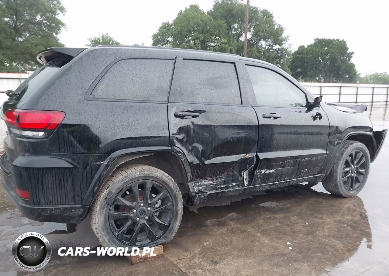 2017 Jeep Grand Cherokee Altitude 4X4 VIN:1C4RJFAG9HC814886 - 18
