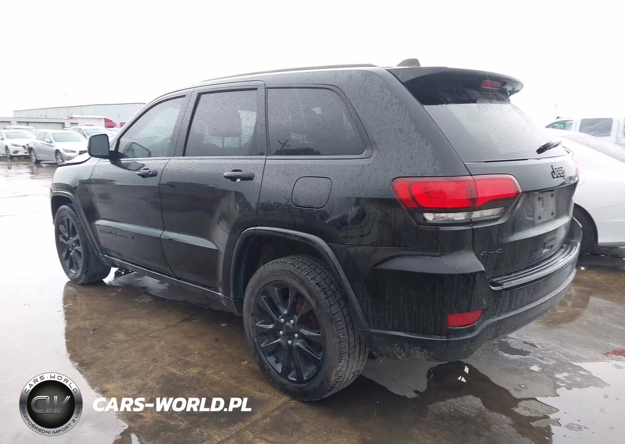 2017 Jeep Grand Cherokee Altitude 4X4 VIN:1C4RJFAG9HC814886 - 3