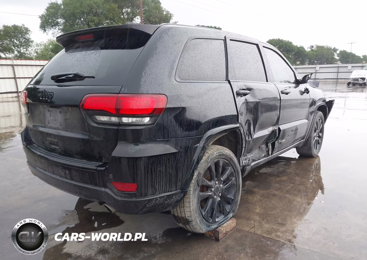 2017 Jeep Grand Cherokee Altitude 4X4 VIN:1C4RJFAG9HC814886 - 4