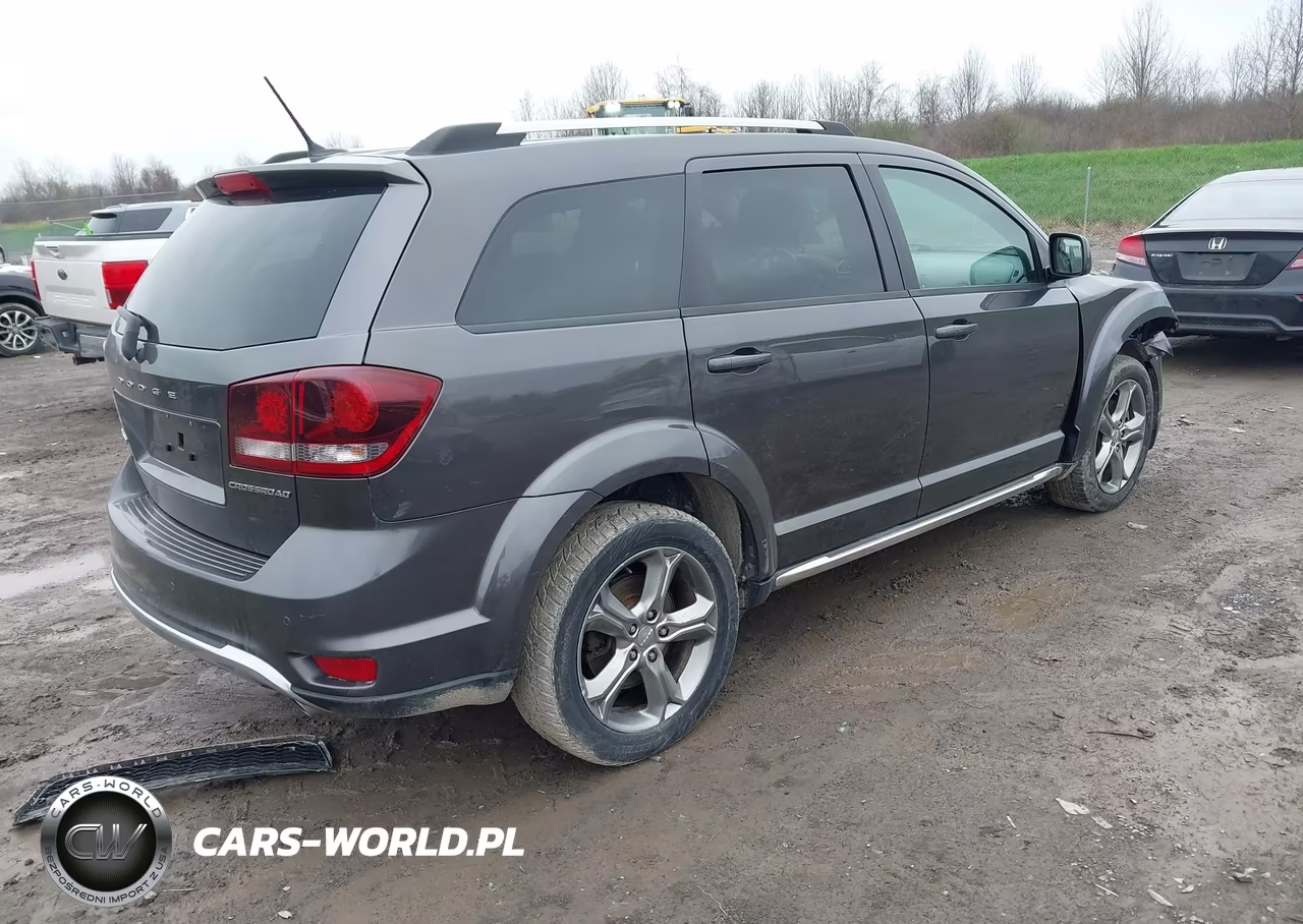 2017 Dodge Journey Crossroad Plus Awd VIN:3C4PDDGG9HT608692 - 4