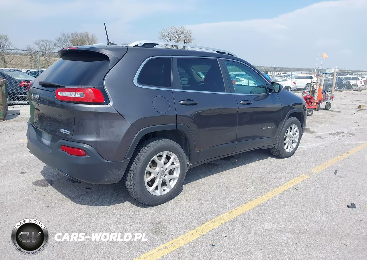 2016 Jeep Cherokee Latitude VIN:1C4PJMCB0GW214400 - 4