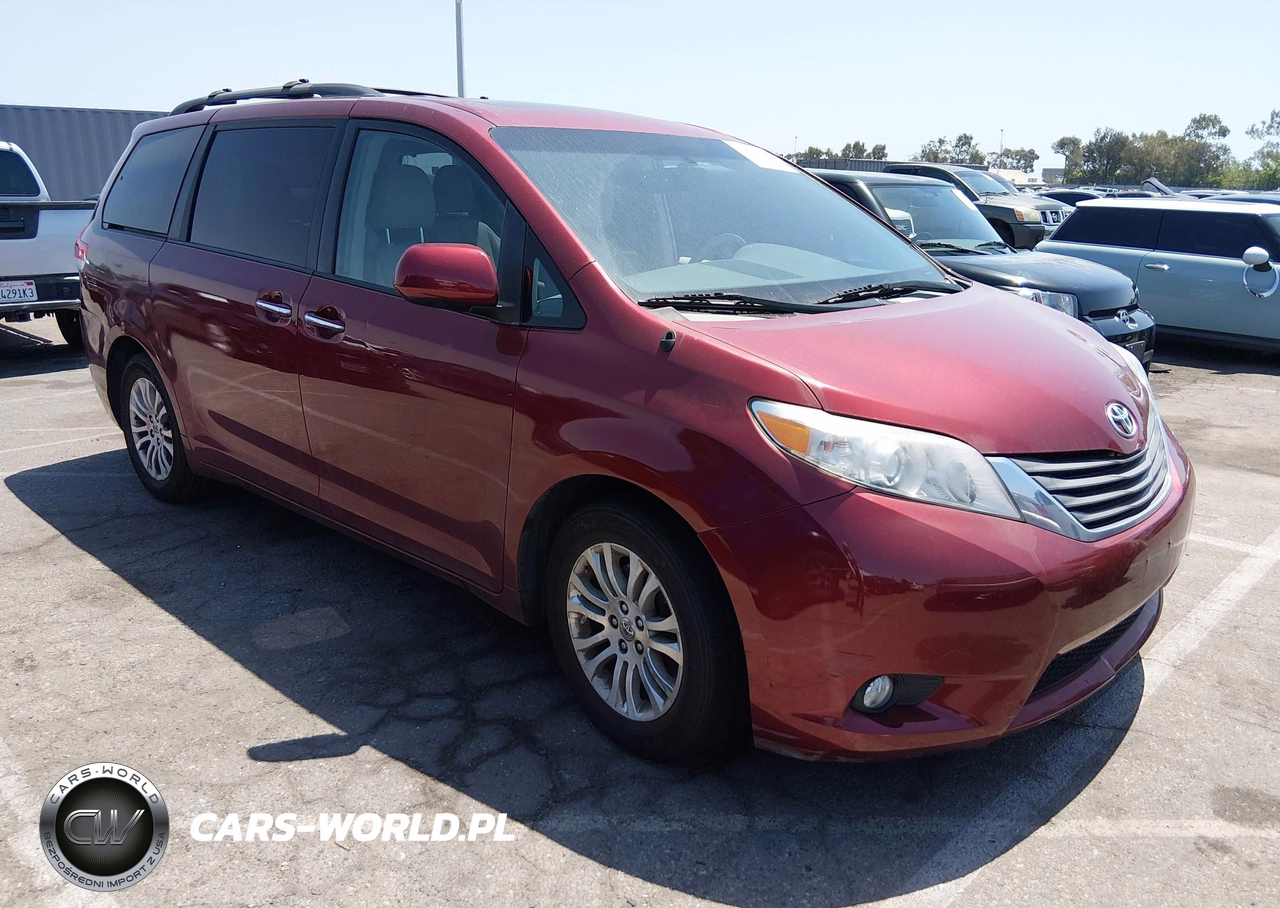 2013 Toyota Sienna Xle V6 8 Passenger