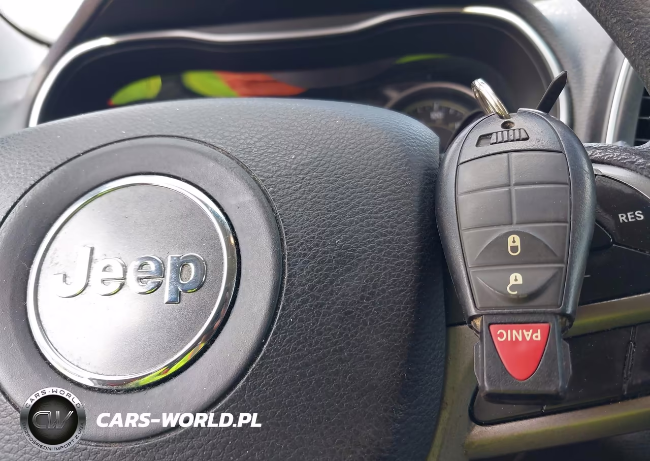 2019 Jeep Cherokee Latitude 4X4 VIN:1C4PJMCB6KD338448 - 11