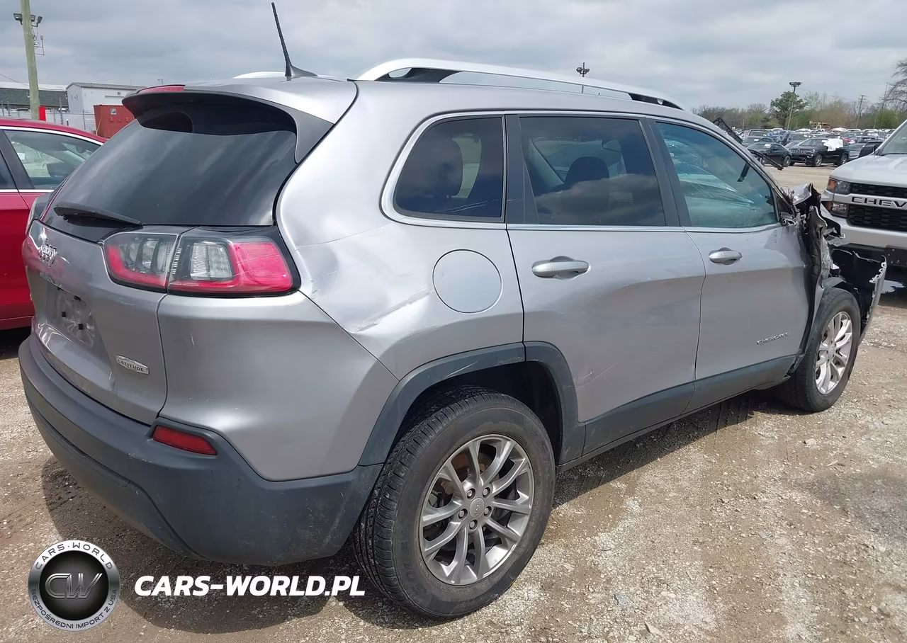 2019 Jeep Cherokee Latitude 4X4 VIN:1C4PJMCB6KD338448 - 4