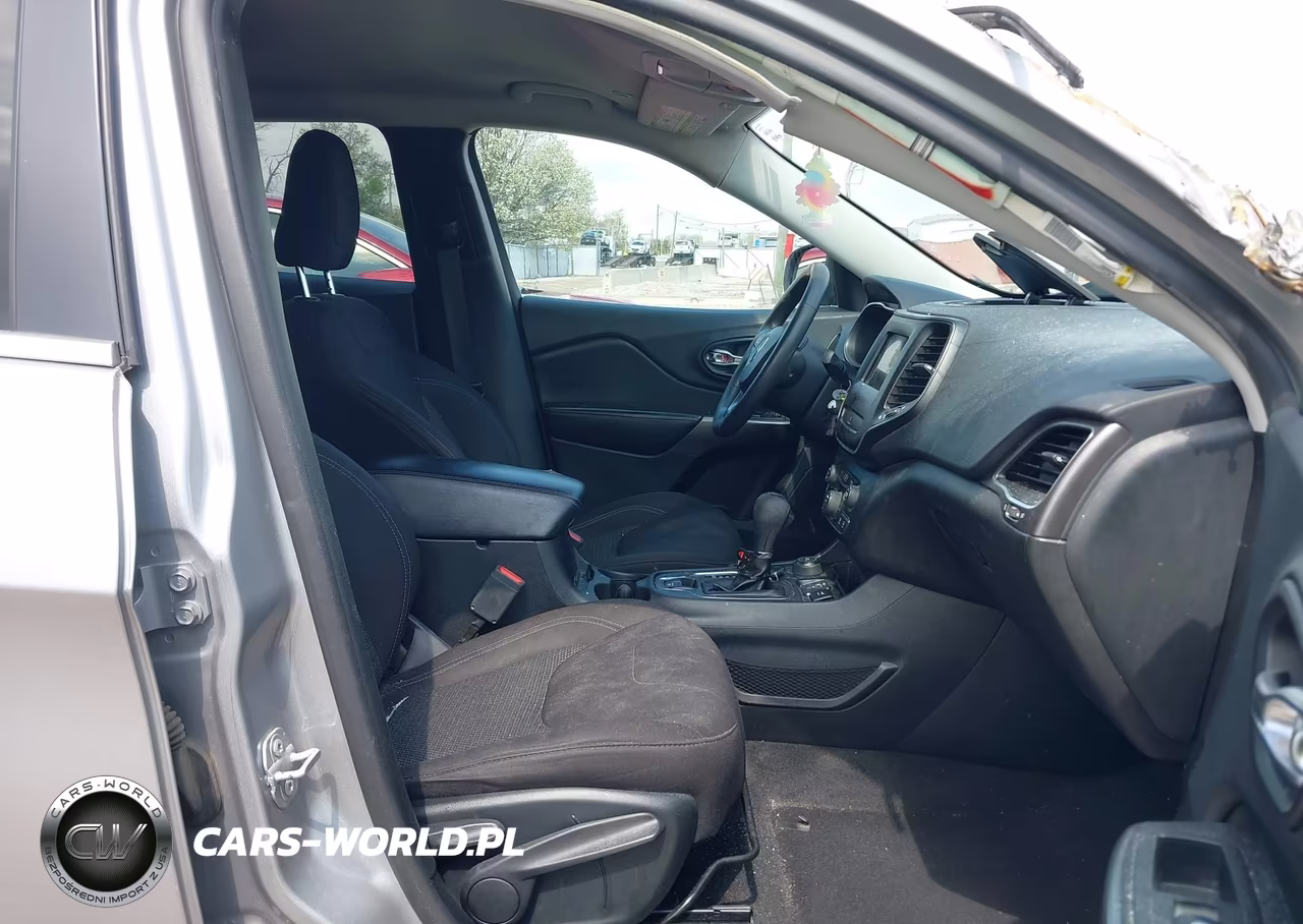 2019 Jeep Cherokee Latitude 4X4 VIN:1C4PJMCB6KD338448 - 5