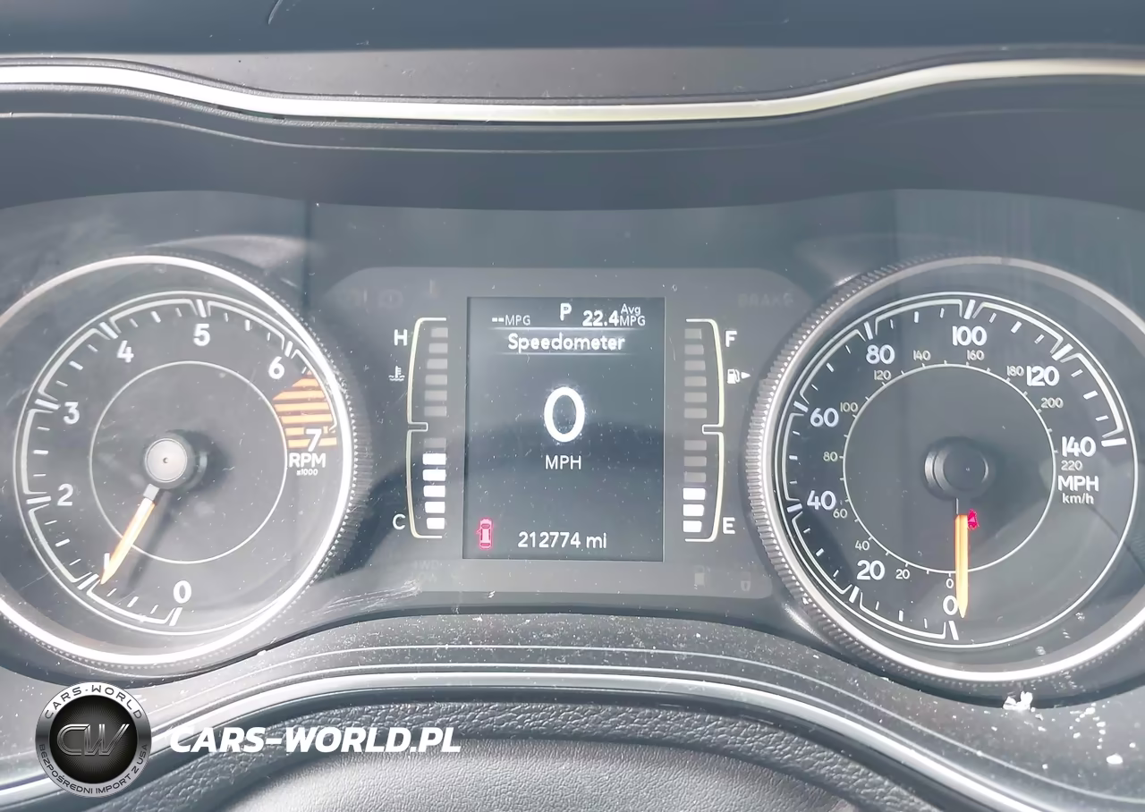 2019 Jeep Cherokee Latitude 4X4 VIN:1C4PJMCB6KD338448 - 7