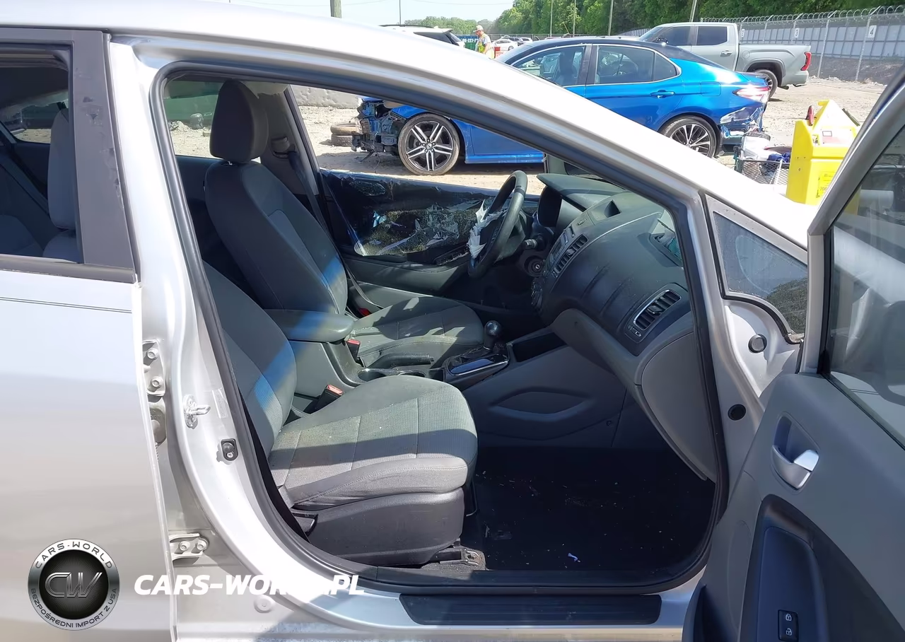 2017 Kia Forte Lx VIN:3KPFK4A7XHE111083 - 5