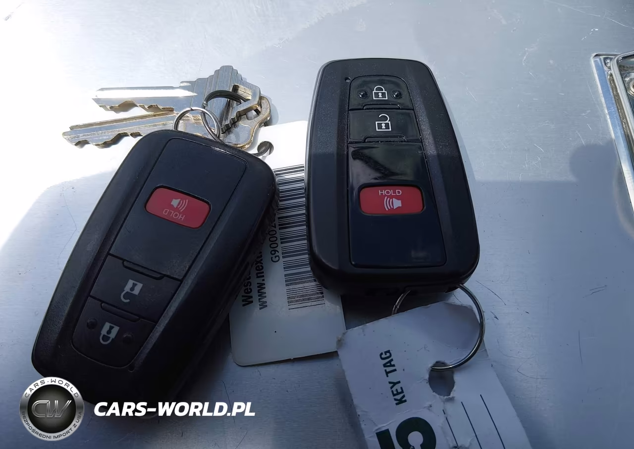 2017 Toyota Prius Two VIN:JTDKBRFU6H3026162 - 11