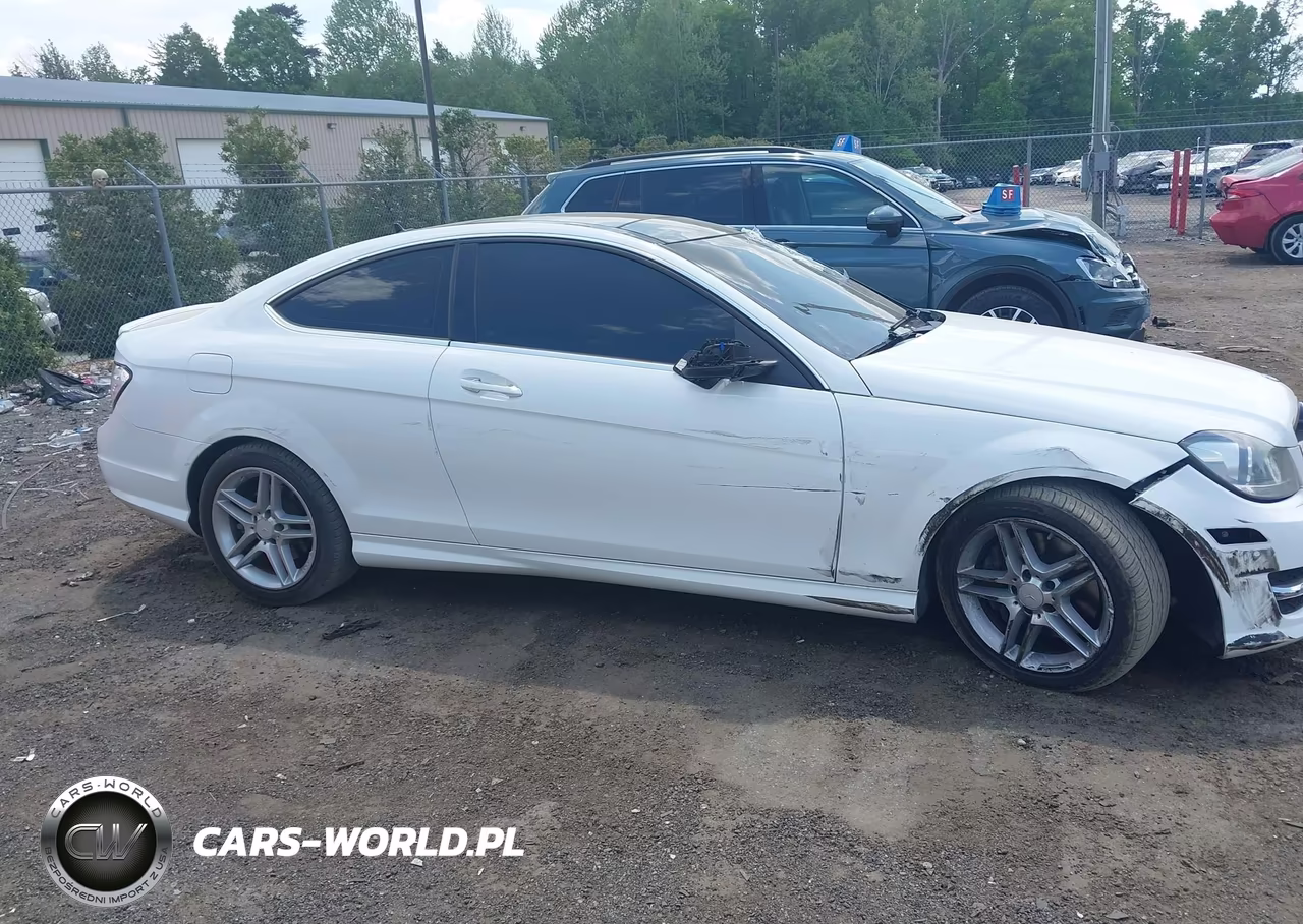 2013 Mercedes-Benz C 350 Sport 4Matic VIN:WDDGJ8JB4DG063597 - 13