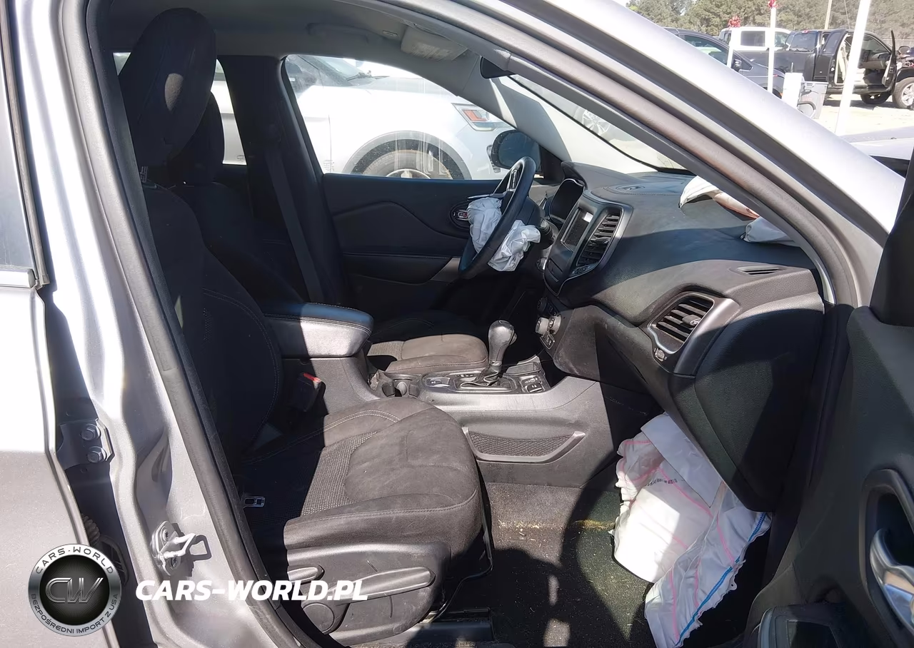 2019 Jeep Cherokee Latitude Fwd VIN:1C4PJLCB1KD474397 - 5