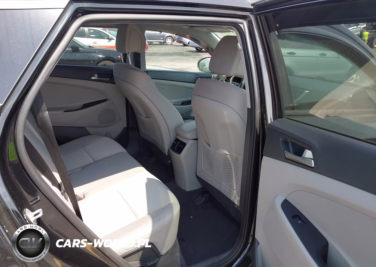 2018 Hyundai Tucson Value VIN:KM8J3CA26JU794117 - 8