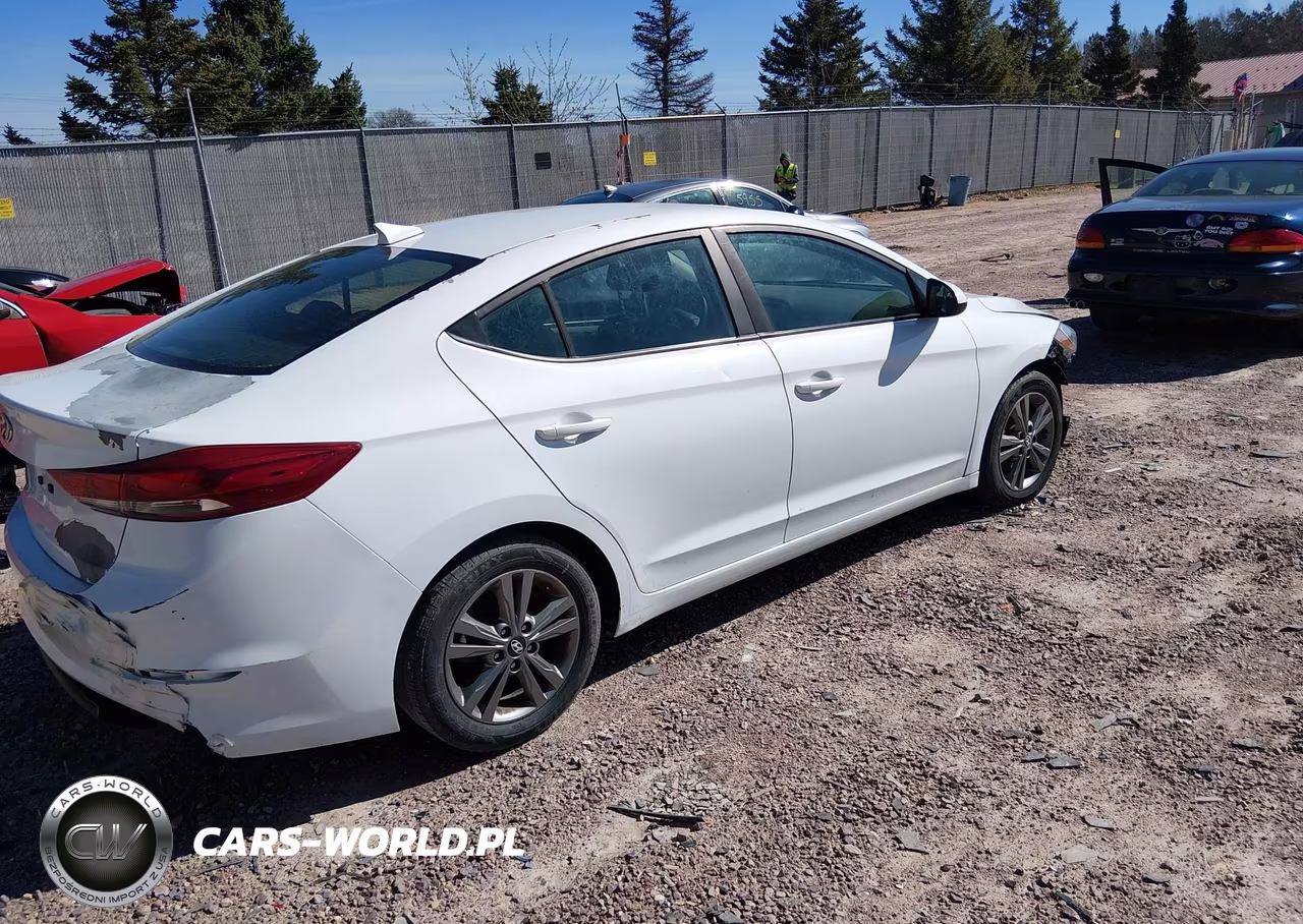 2018 Hyundai Elantra Sel VIN:5NPD84LF8JH338767 - 4