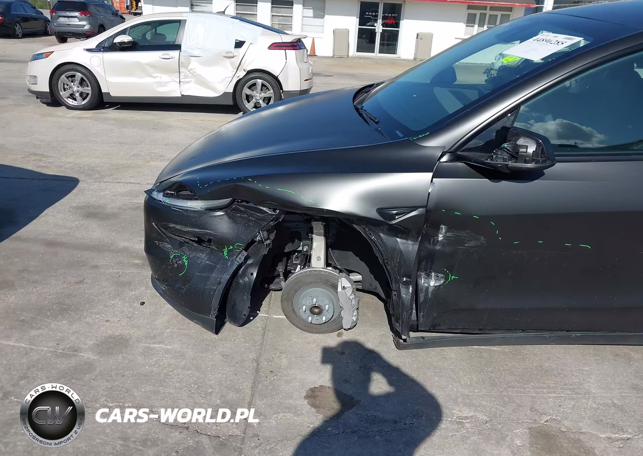 2026 Tesla Model Y Premium Rear-Wheel Drive-Standard Rear-Wheel Drive VIN:7SAYGDED2TF379786 - 6