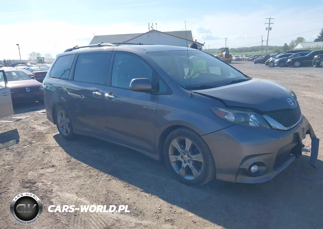 2014 Toyota Sienna Se 8 Passenger