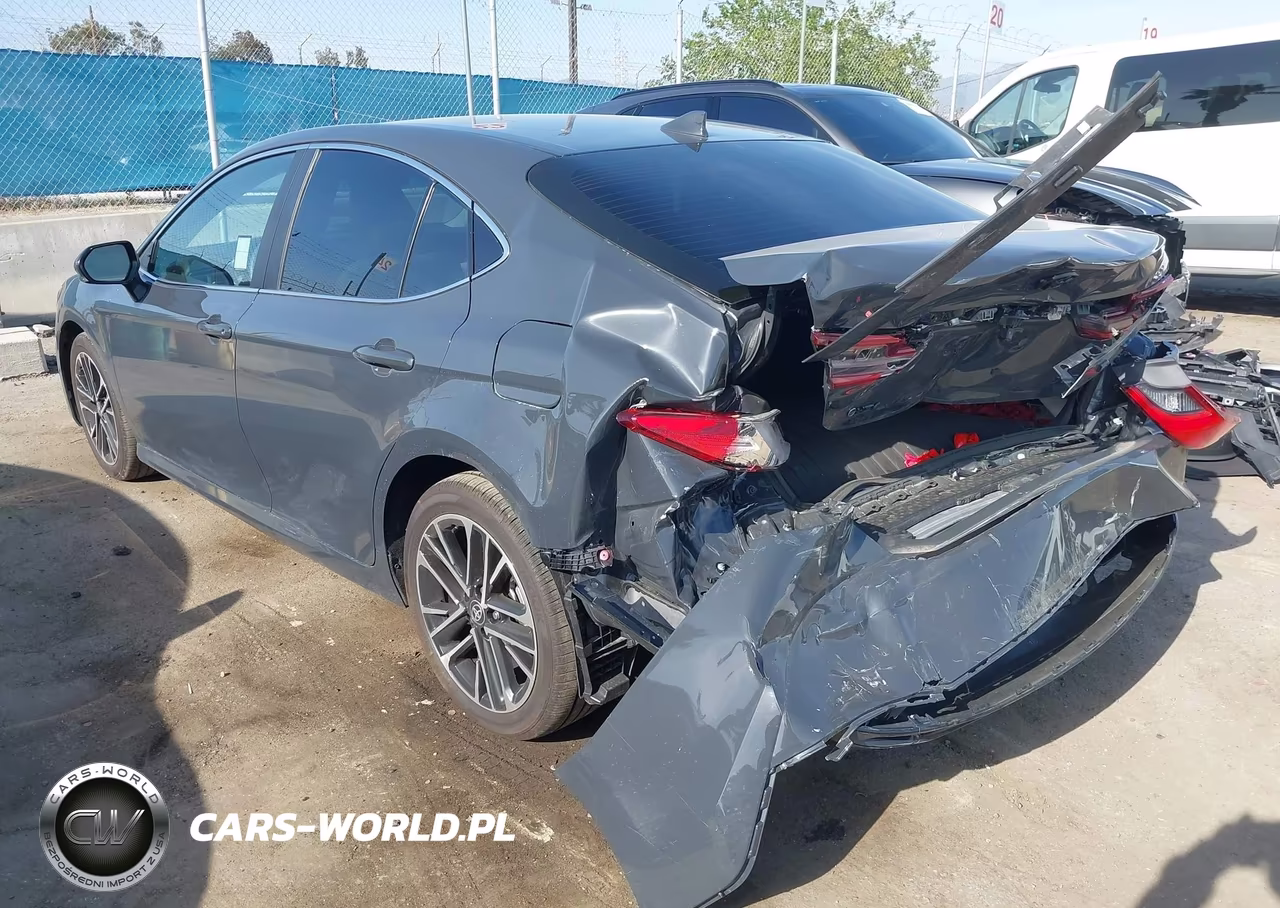 2026 Toyota Camry Xle VIN:4T1DAACK1TU261583 - 3