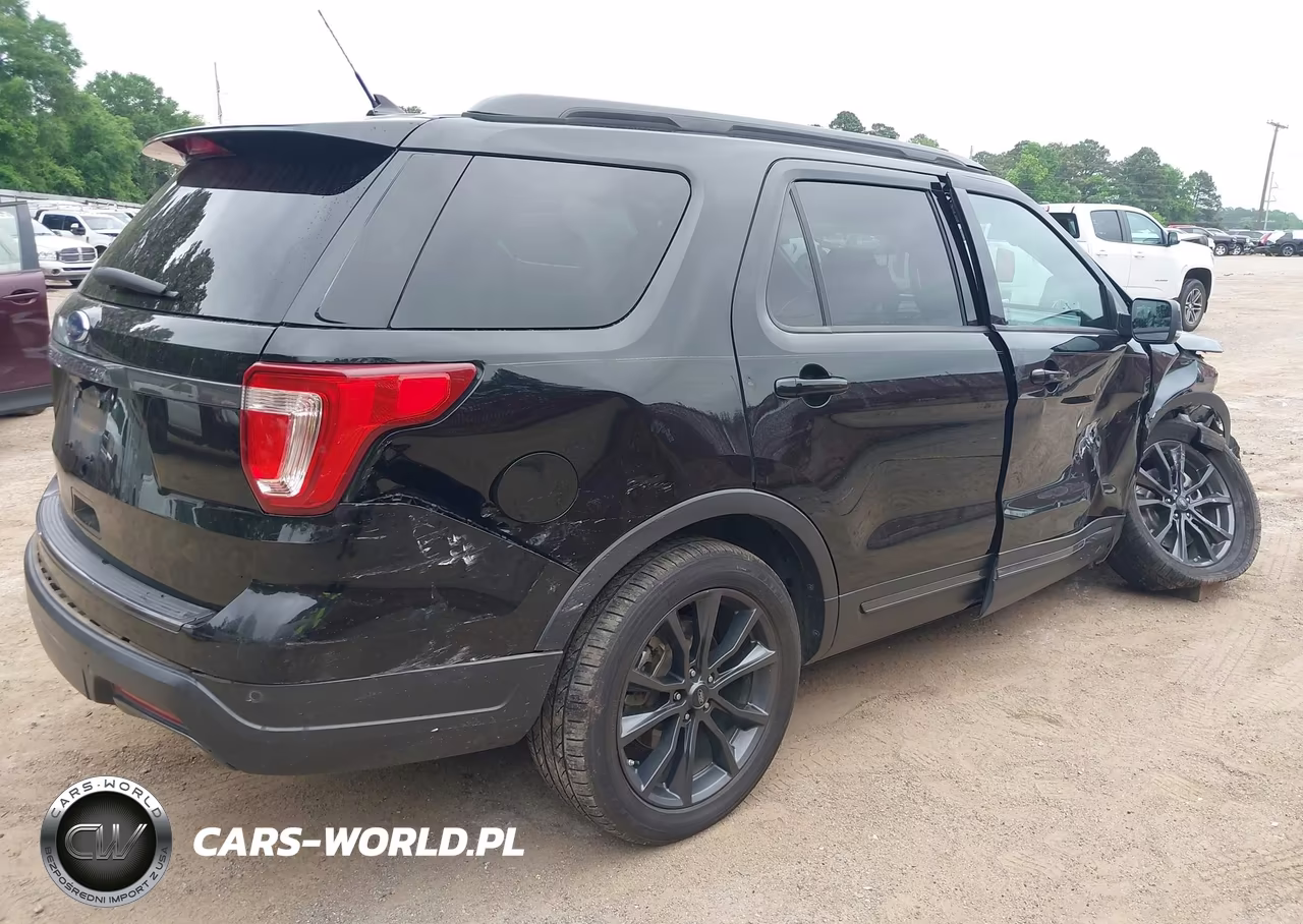 2018 Ford Explorer Xlt VIN:1FM5K7D89JGA54846 - 4