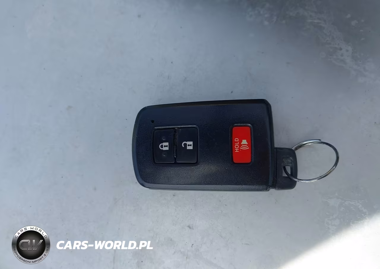 2014 Toyota Prius C Three VIN:JTDKDTB36E1073297 - 11