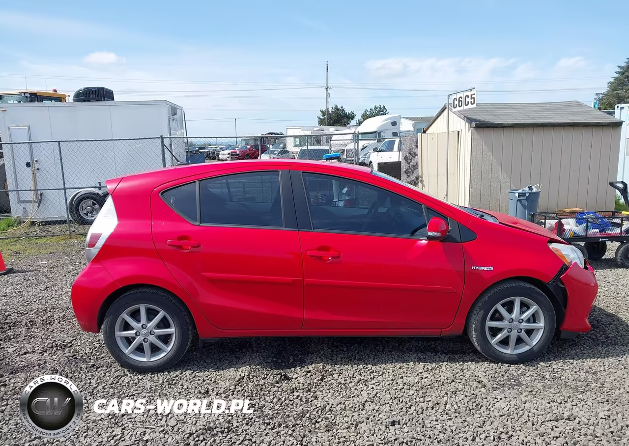 2014 Toyota Prius C Three VIN:JTDKDTB36E1073297 - 13
