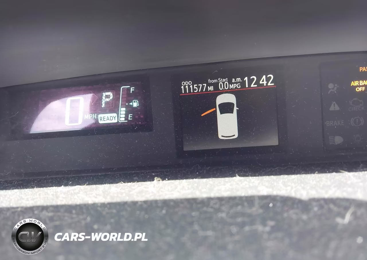 2014 Toyota Prius C Three VIN:JTDKDTB36E1073297 - 15