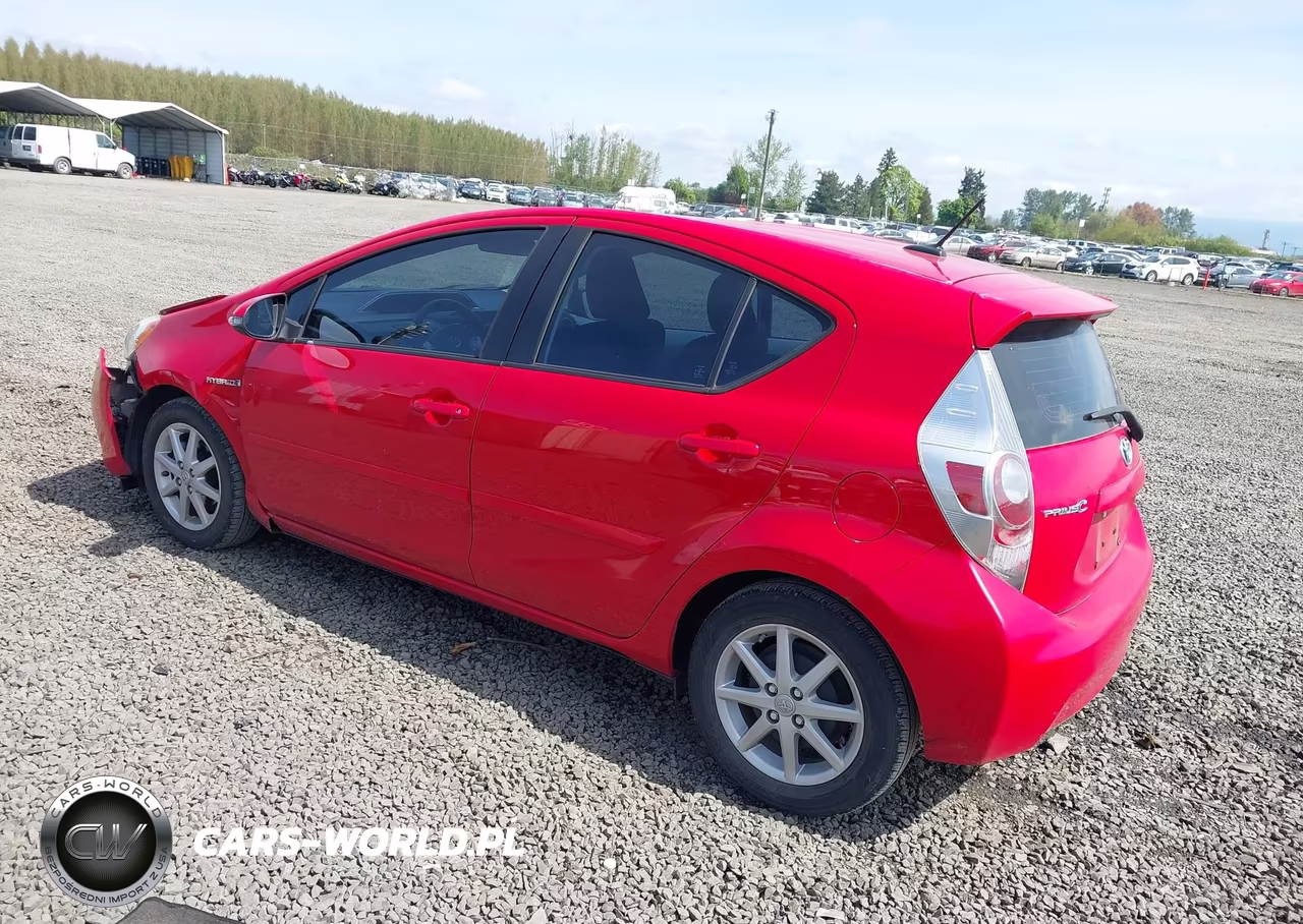 2014 Toyota Prius C Three VIN:JTDKDTB36E1073297 - 3
