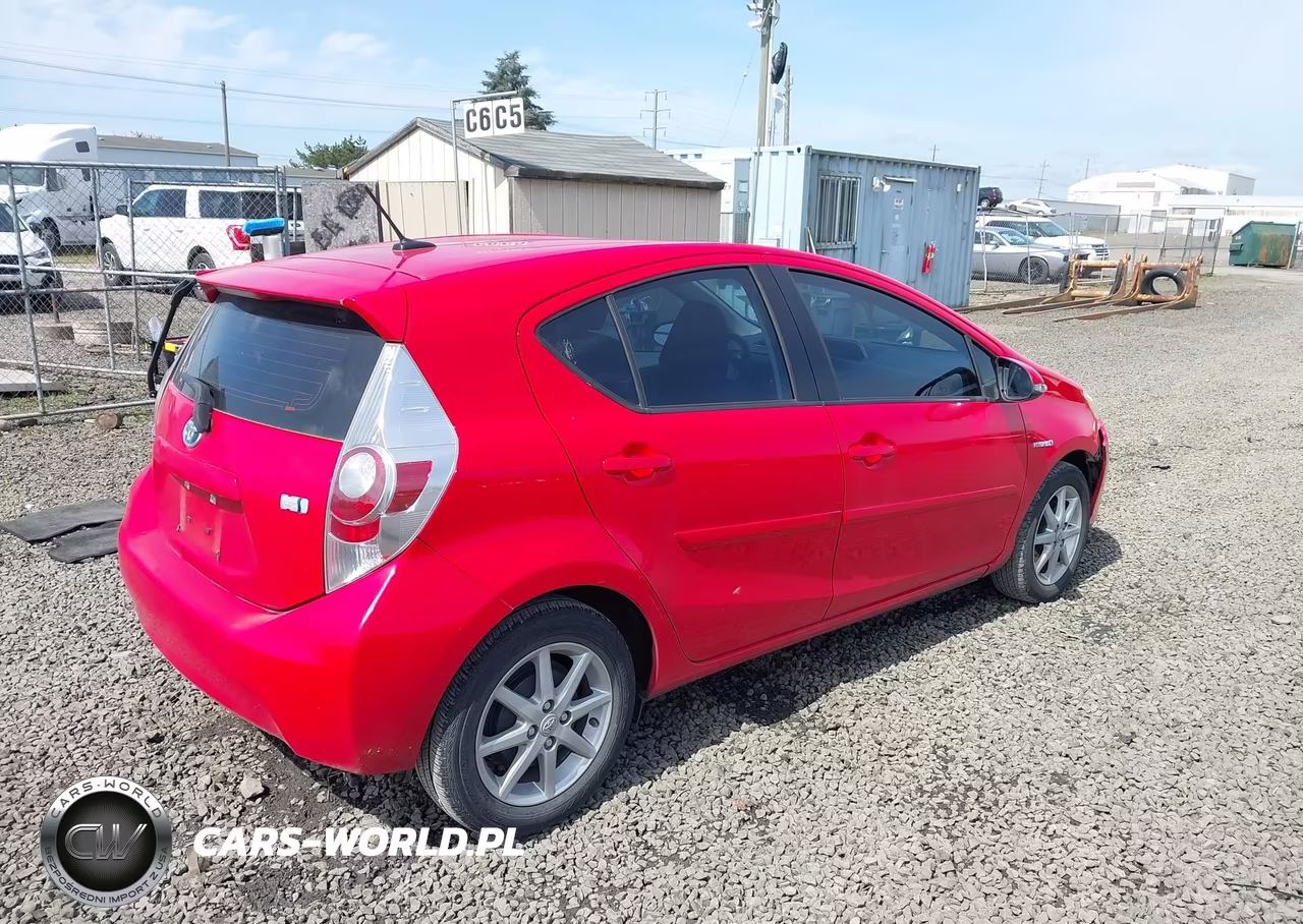2014 Toyota Prius C Three VIN:JTDKDTB36E1073297 - 4