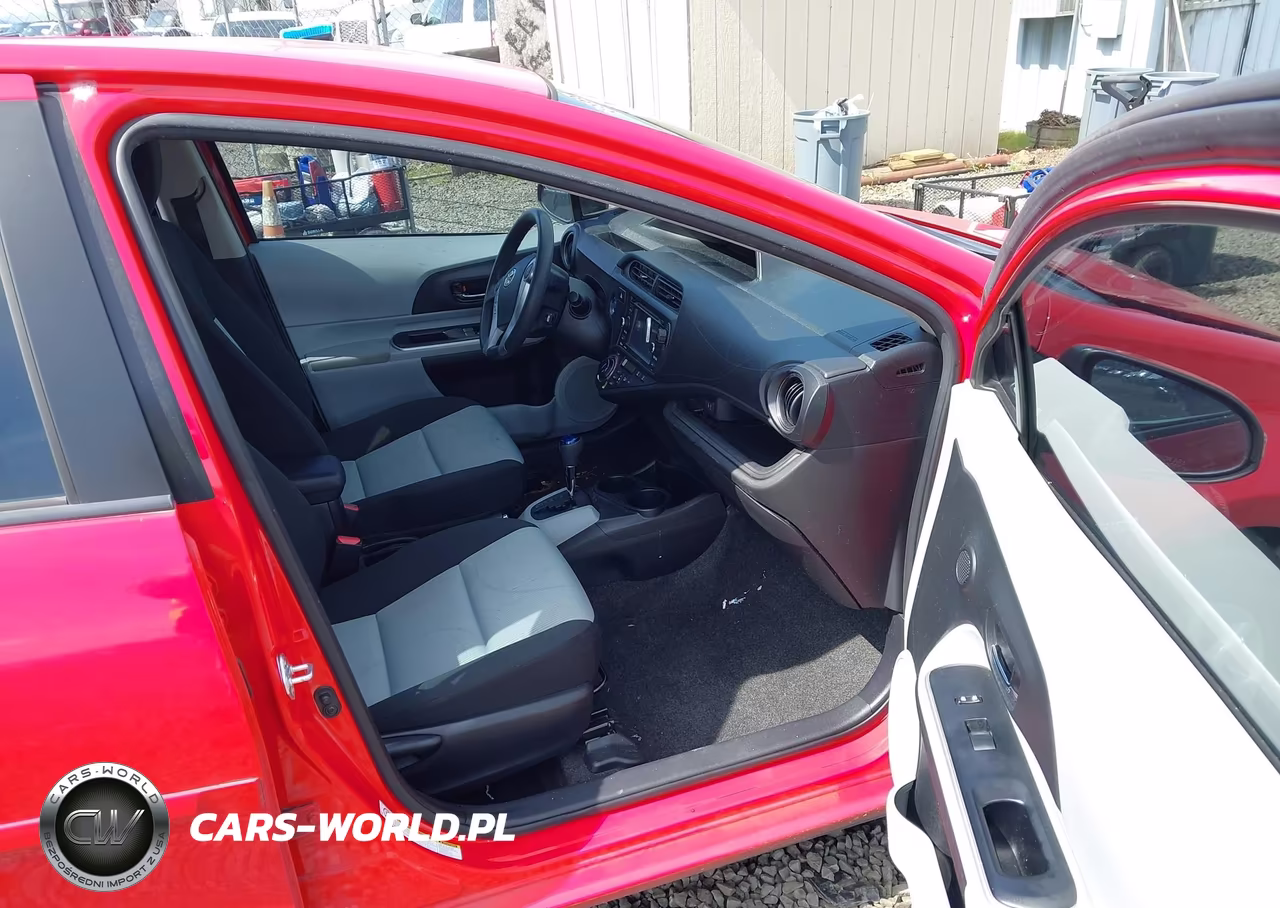 2014 Toyota Prius C Three VIN:JTDKDTB36E1073297 - 5