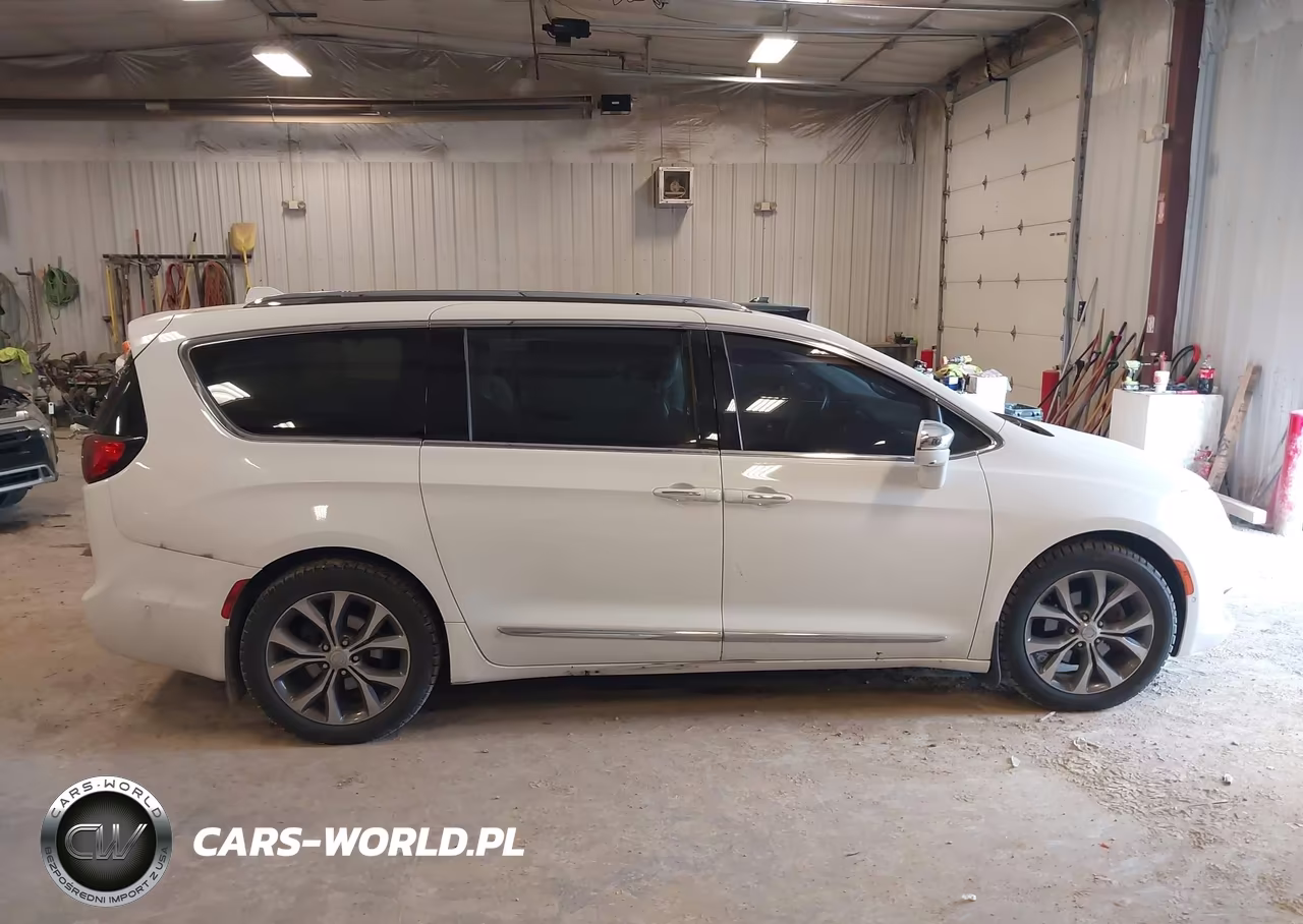 2017 Chrysler Pacifica Limited VIN:2C4RC1GG2HR544833 - 13