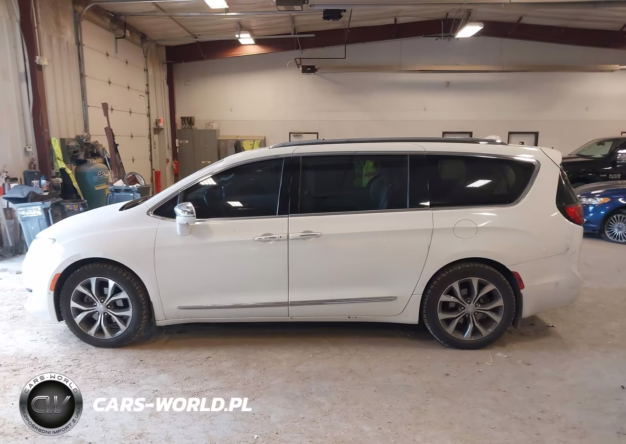 2017 Chrysler Pacifica Limited VIN:2C4RC1GG2HR544833 - 14