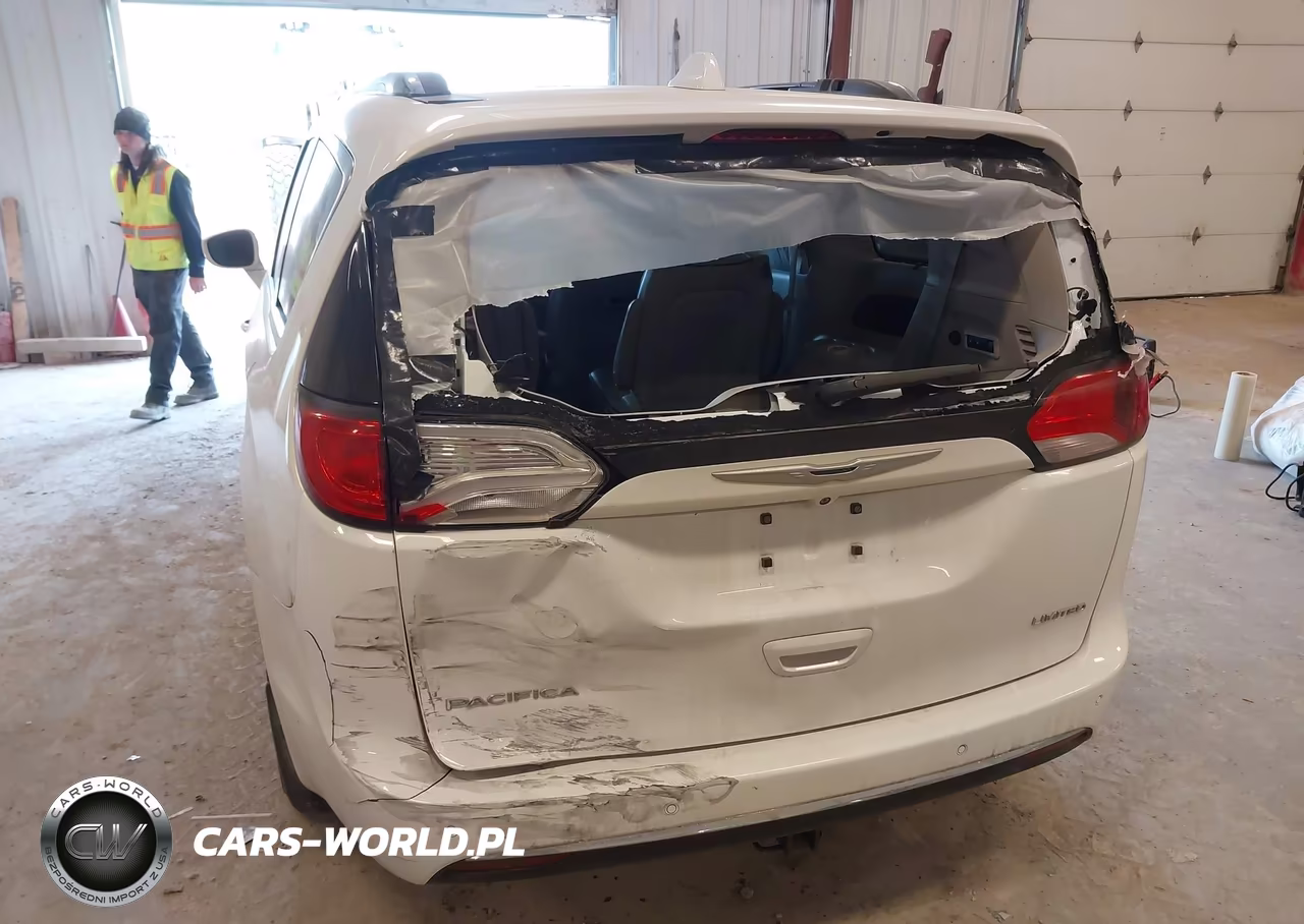 2017 Chrysler Pacifica Limited VIN:2C4RC1GG2HR544833 - 6