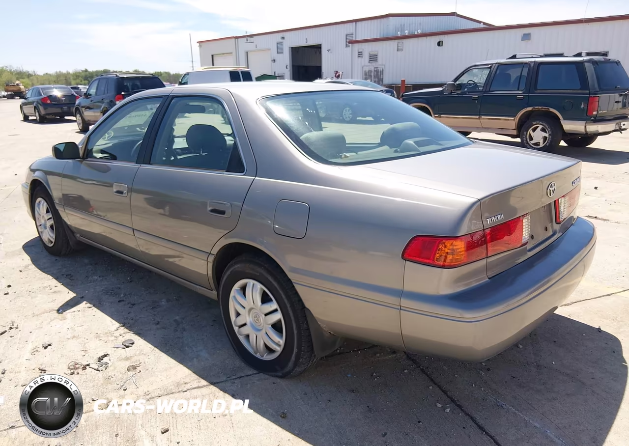 2001 Toyota Camry Le VIN:4T1BG22K21U114585 - 3