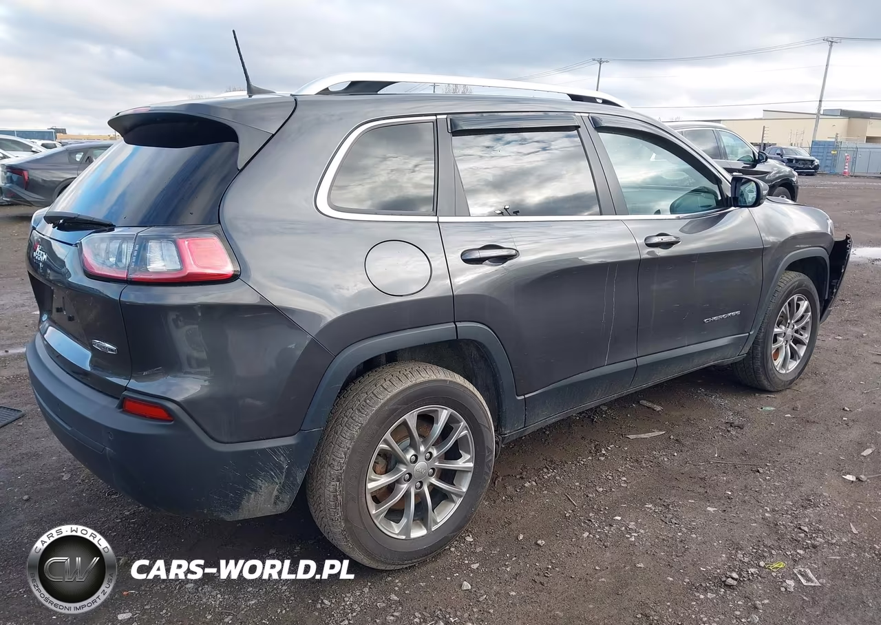 2019 Jeep Cherokee Latitude Plus 4X4 VIN:1C4PJMLB1KD419132 - 4