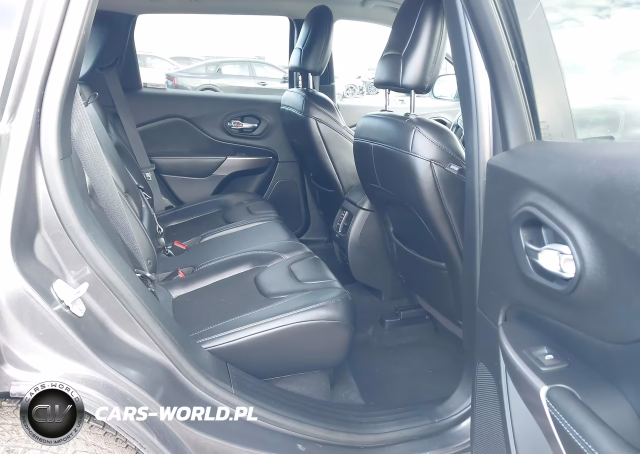 2019 Jeep Cherokee Latitude Plus 4X4 VIN:1C4PJMLB1KD419132 - 8