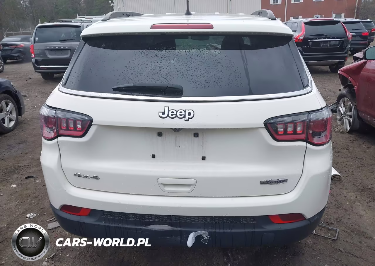 2018 Jeep Compass Latitude 4X4 VIN:3C4NJDBB0JT328368 - 17