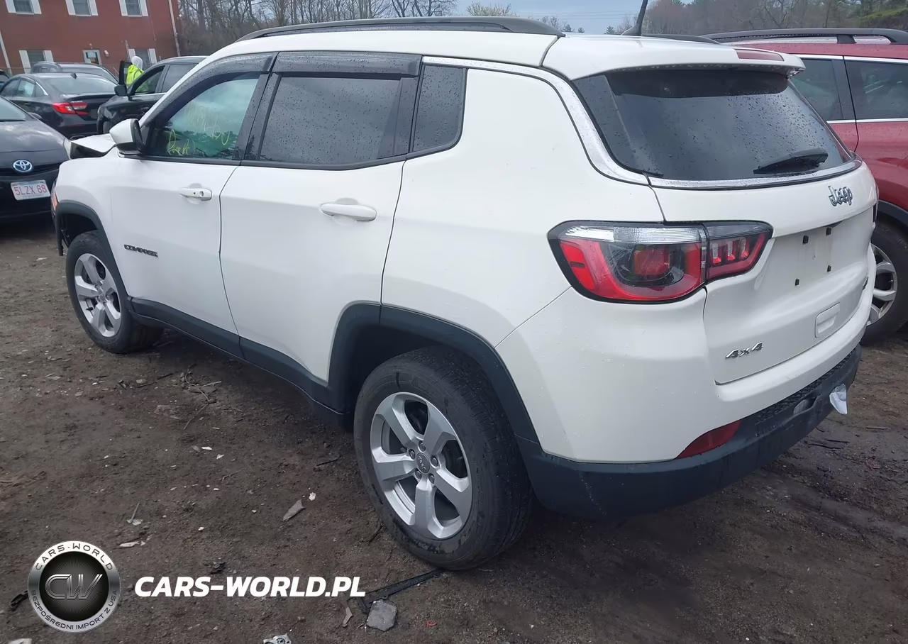 2018 Jeep Compass Latitude 4X4 VIN:3C4NJDBB0JT328368 - 3