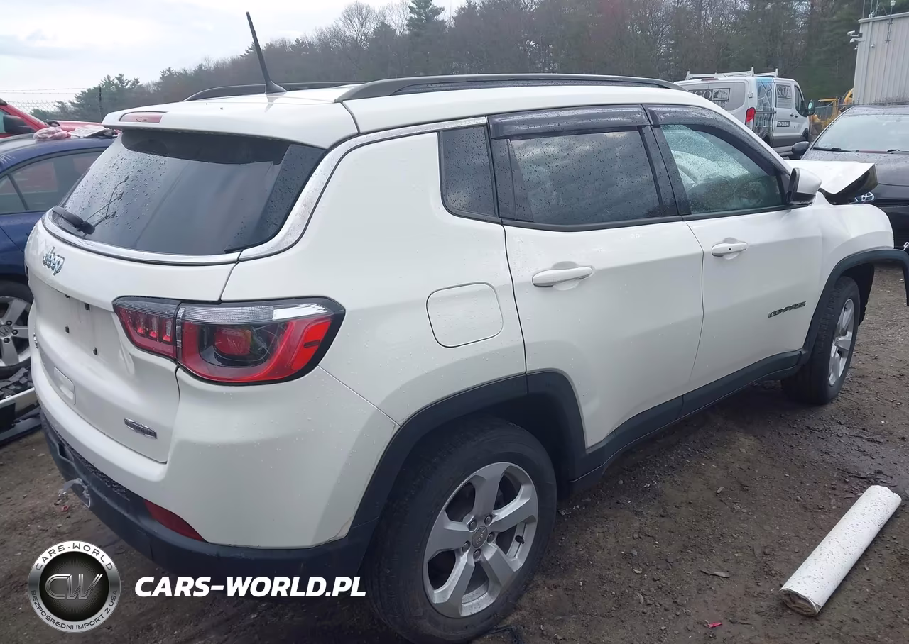 2018 Jeep Compass Latitude 4X4 VIN:3C4NJDBB0JT328368 - 4