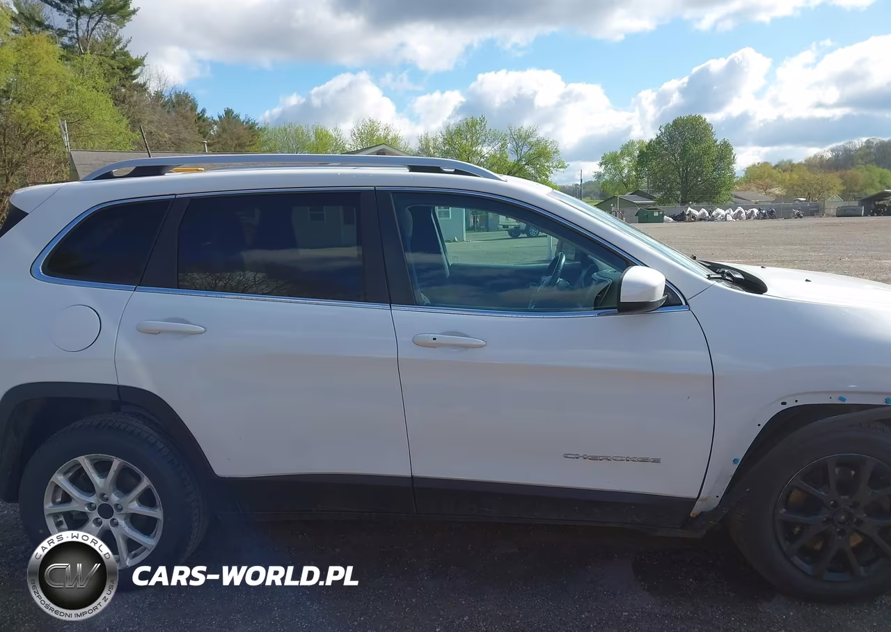 2016 Jeep Cherokee Latitude VIN:1C4PJLCB3GW374412 - 13