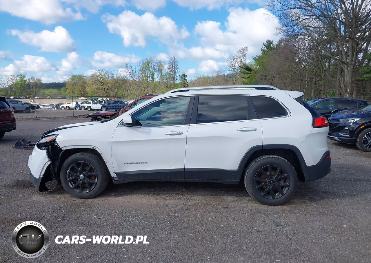 2016 Jeep Cherokee Latitude VIN:1C4PJLCB3GW374412 - 14