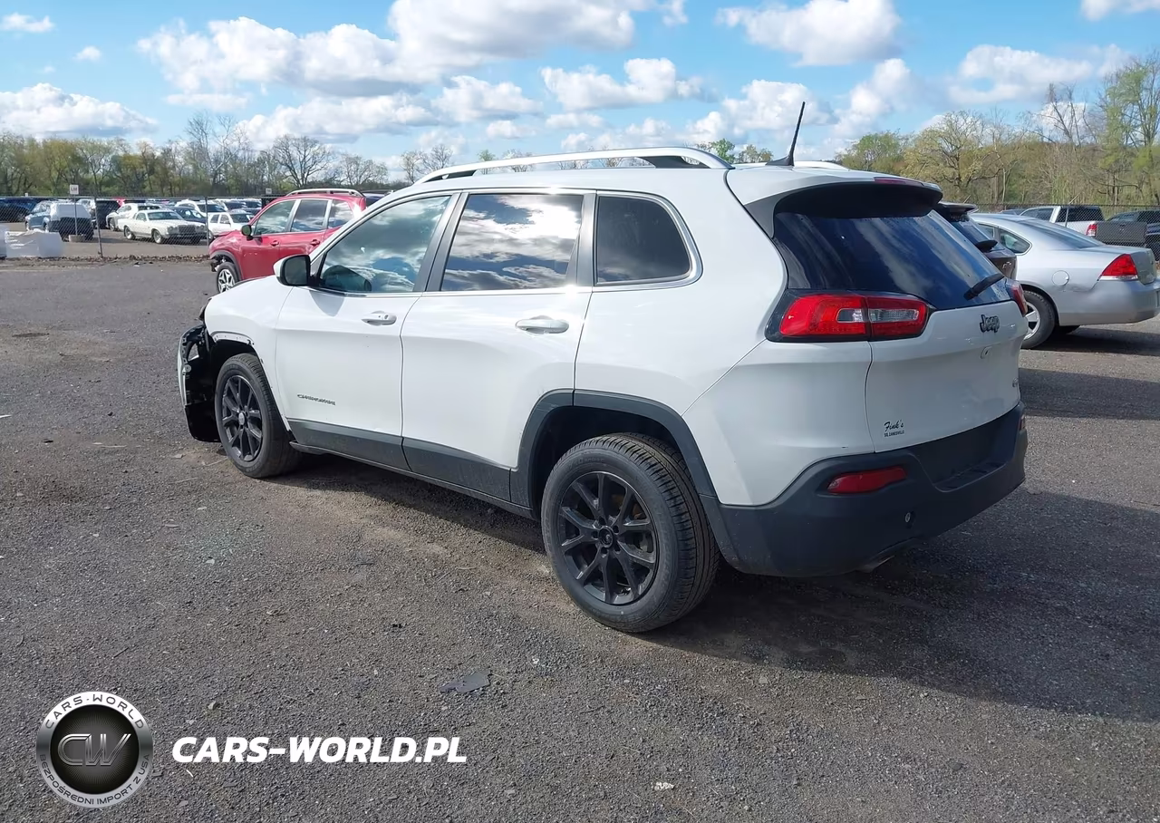 2016 Jeep Cherokee Latitude VIN:1C4PJLCB3GW374412 - 3