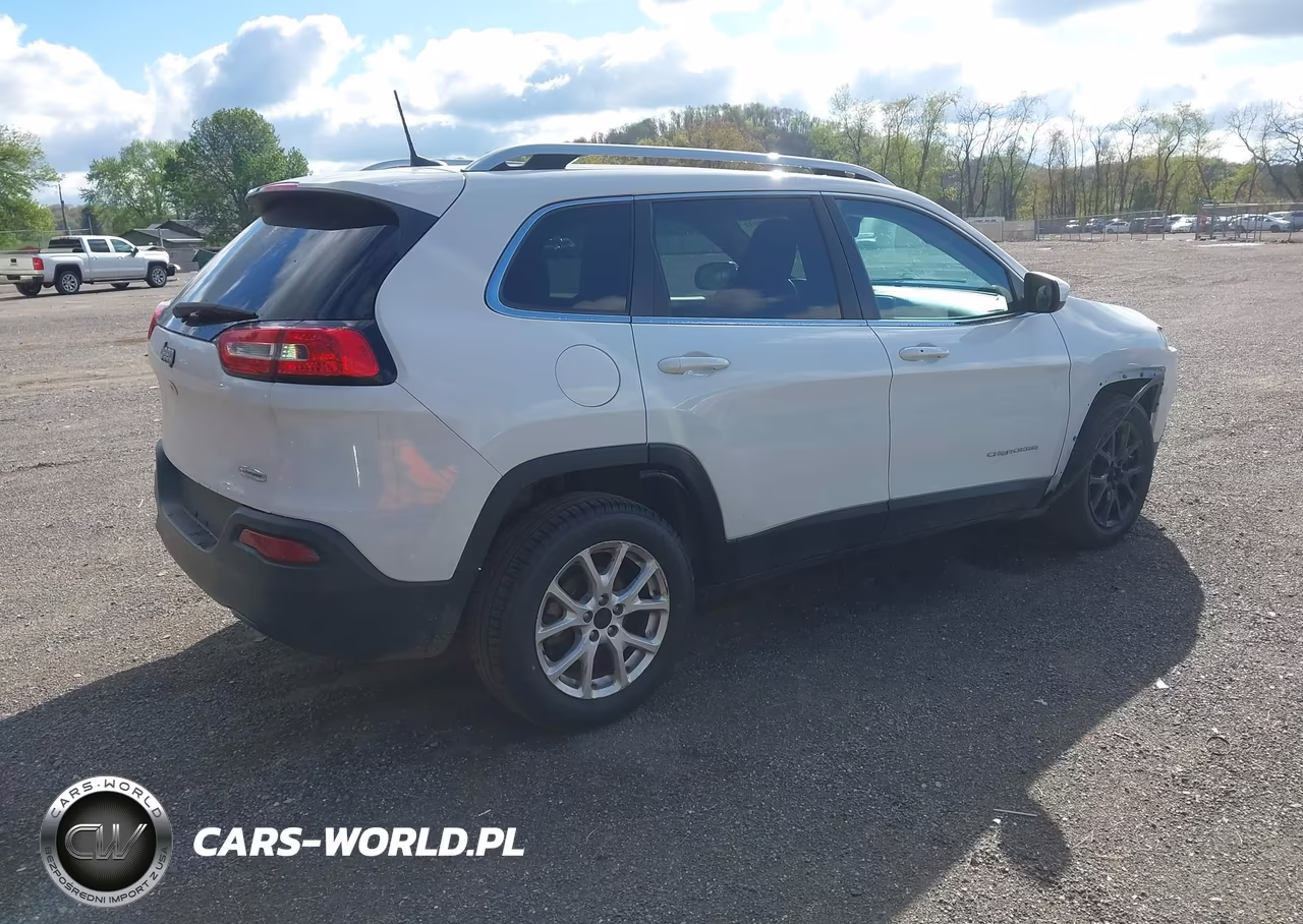 2016 Jeep Cherokee Latitude VIN:1C4PJLCB3GW374412 - 4