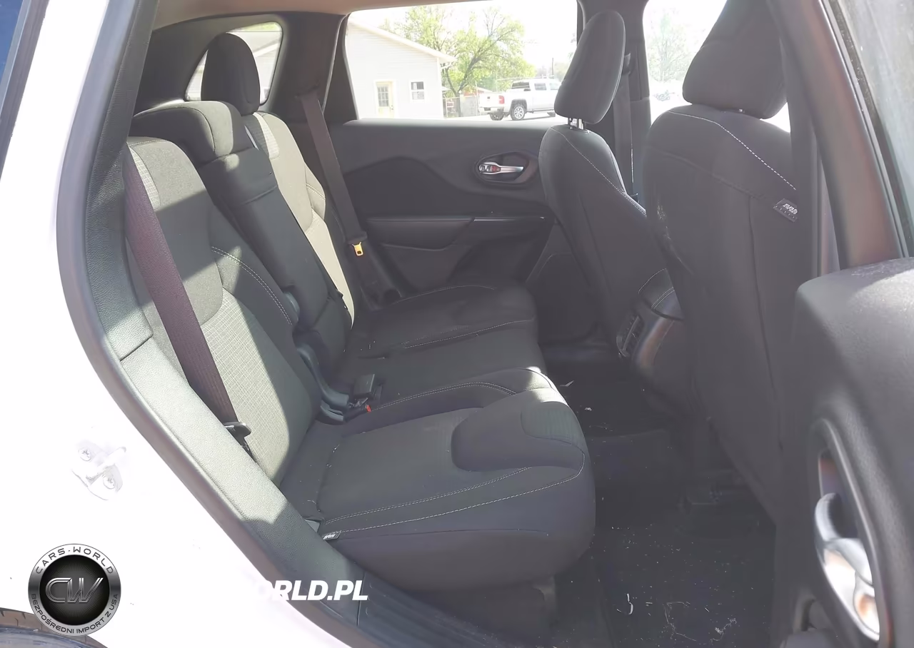2016 Jeep Cherokee Latitude VIN:1C4PJLCB3GW374412 - 8