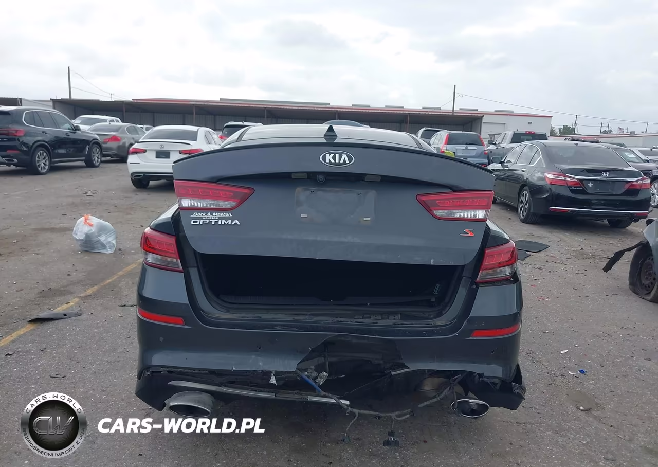 2019 Kia Optima S VIN:5XXGT4L30KG284721 - 16