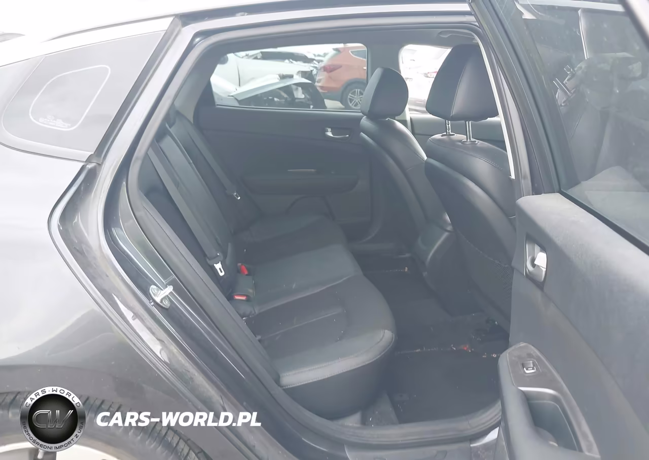 2019 Kia Optima S VIN:5XXGT4L30KG284721 - 8