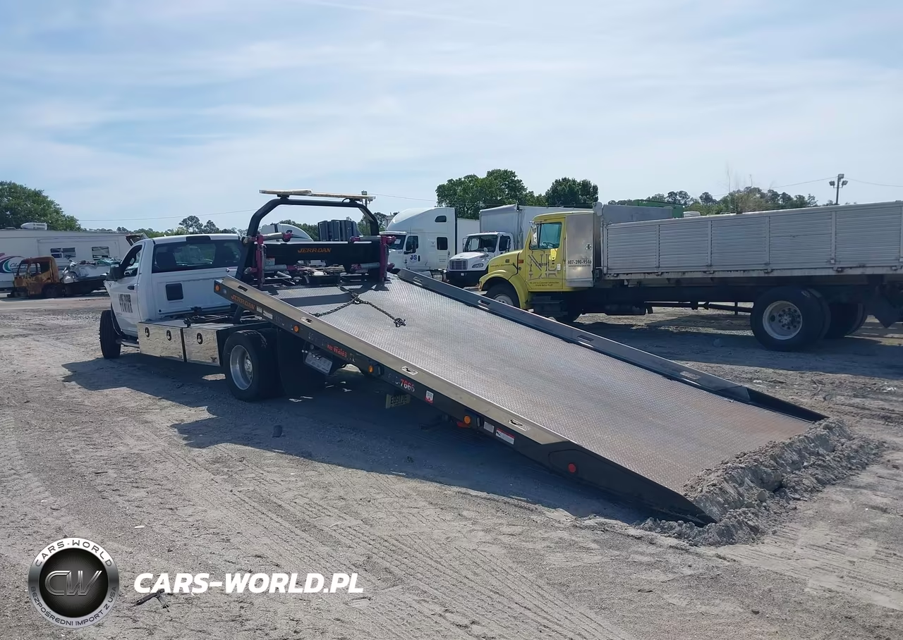 2024 Ram 5500 Chassis Tradesman-Slt VIN:3C7WRNDL6RG107521 - 3