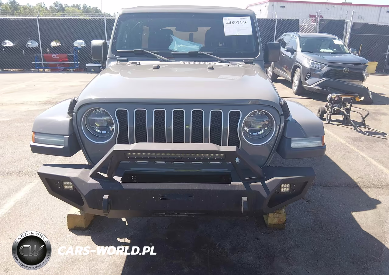 2018 Jeep Wrangler Unlimited Sahara 4X4 VIN:1C4HJXEN2JW233342 - 12