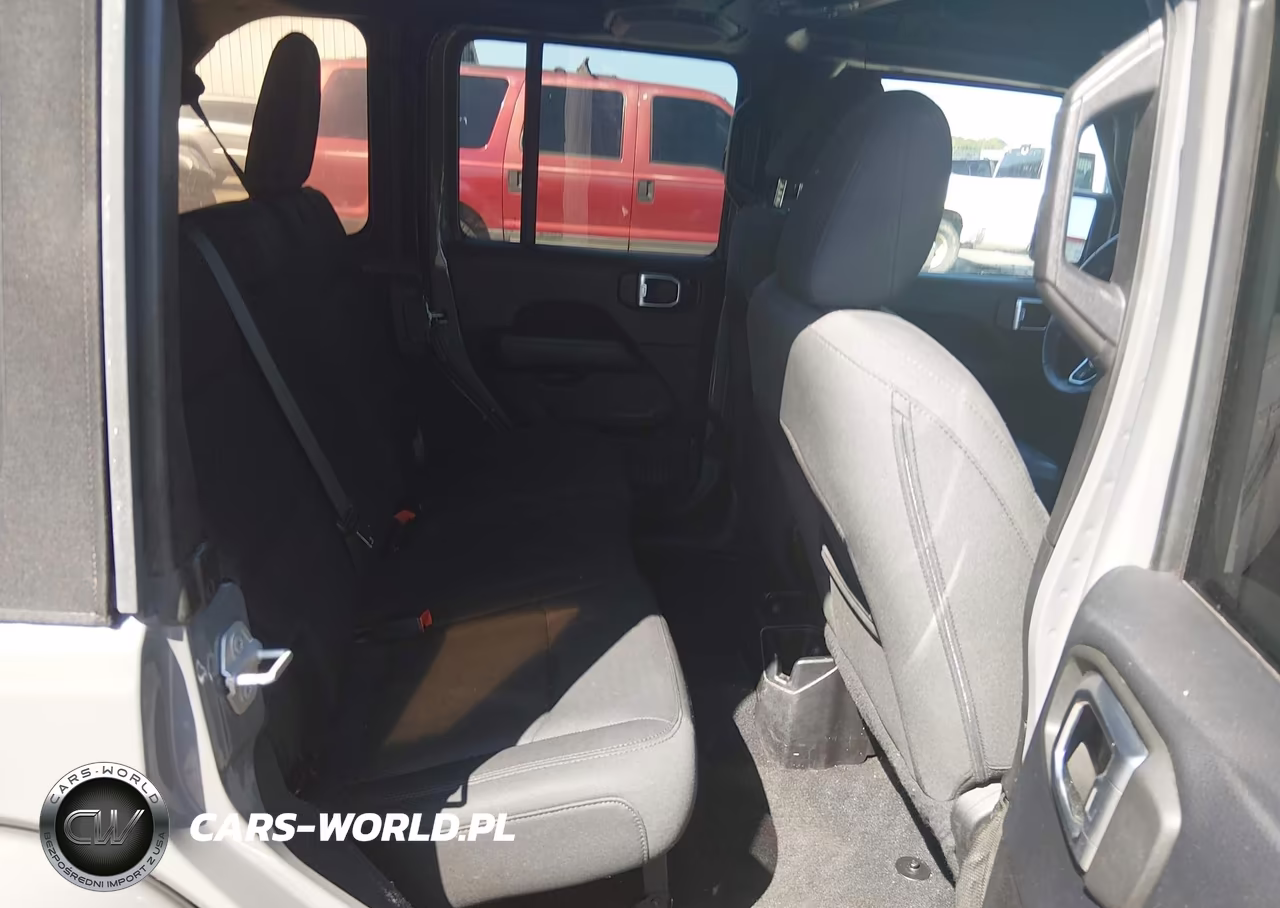 2018 Jeep Wrangler Unlimited Sahara 4X4 VIN:1C4HJXEN2JW233342 - 8