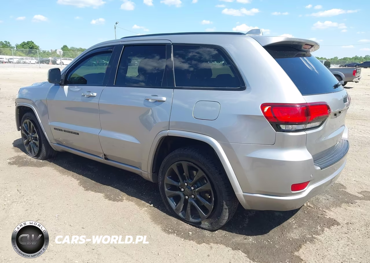 2018 Jeep Grand Cherokee Altitude 4X2 VIN:1C4RJEAG5JC512026 - 3